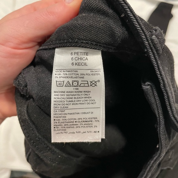 Old Navy Rockstar Super Skinny Extra High-Rise Black Jean - Sz 6P - Picture 4 of 5